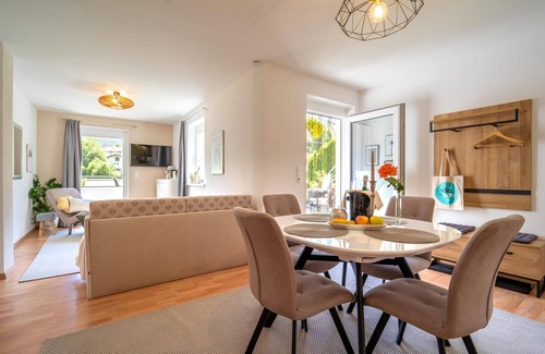 Sautens Apartment | Apartment with terrace, Ski bus in front of door