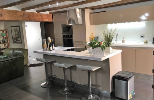 El Pilar Apartment | Apartment with Terrace 2 steps from the Central Market Official License VT-42444-V2