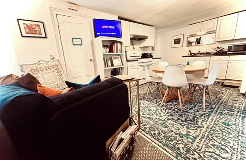 Mill River Apartment | Apartment Wooster Square. Yale. Free Parking. Dwntwn.