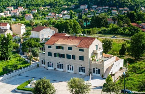 Komolac Apartment | Apartments Azzurro- Three Bedroom Apartment with Terrace and Hot Tub (Azzurro I-donji)