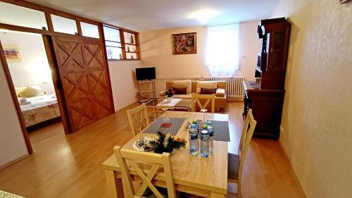 City Centre Apartment | Apartments Stubsi with colonnade view