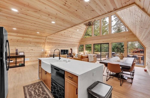 Blakeslee House | Apex A-Frame | Lake Access | Fire Pit | Hot Tub