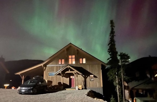 Okanagan-Similkameen Ski Chalet | Apex Mountain - Boards `n` Blades Chalet