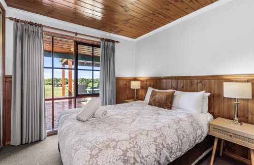 Marengo House | Apollo Bay Cottages- Hopetoun