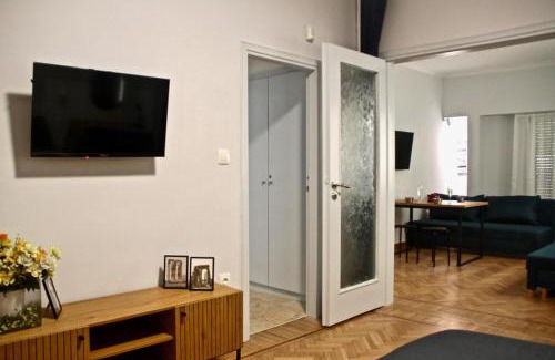 Plaka Apartment | Apollo & Nike 1952-2025