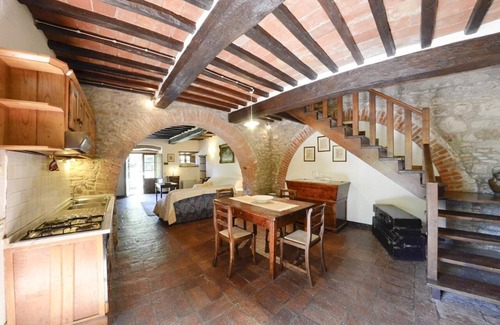 San Pietro a Cegliolo Apartment | APP. CICLAMINO x4 Beautiful farmhouse surrounded by nature, with swimming pool just 3 km from Cortona