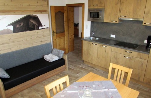 Oberperfuss Apartment | App. Sunflower/2 bedrooms/shower/WC, short 2 early - Studlerhof Hörtnagl