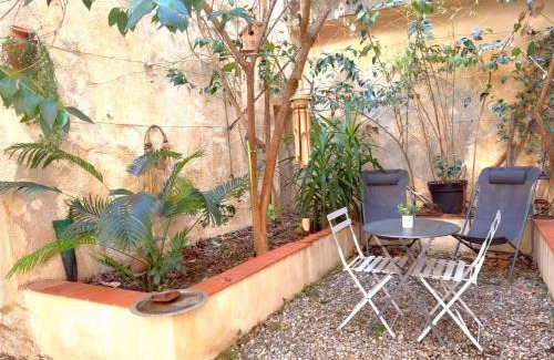 Aix-en-Provence Historic Centre Apartment | Appart Aix sauna jacuzzi balneo spa privatifs hyper centre historique cour intérieur
