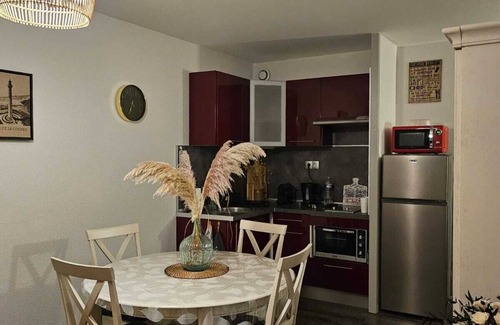 Saint-Georges-de-Didonne Apartment | Appartement Station Balnéaire à 500 m de la Plage à Pied et 1 km de Royan
