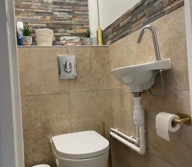 Le Blanc-Mesnil House | Appart Lumineux avec Jardin et Jacuzzi - Chambre Parentale - Full AC - Proche - CDG - Stade de France - Parc des Expositions