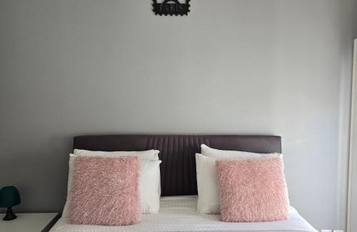 Trappes Apartment | Appart Luxury village - 2025