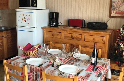 Montgenevre Apartment | Appart. Quiet 2P, south-facing balcony and box, 6 kms from Briançon and Montgenèvre,