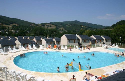 Saint-Geniez-d'Olt Apartment | Appart T2 Village vacance 3 étoiles St Geniez d'Olt 2 piscines chauffées