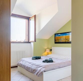 San Giuliano Milanese Apartment | Appartamento panoramico