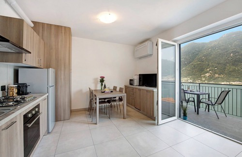 Nesso Apartment | Appartamento "7 Il Tornante" with Lake & Mountain Views, Wi-Fi, A/C & Balcony