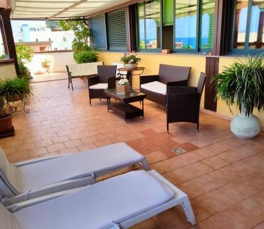 Piraino Apartment | "Appartamento del Mare Gliaca" con vista Isole Eolie,ampia terrazza,wifi e parcheggio privato gratuito