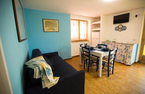 Minturno Apartment | Appartamento in Villa Valentini- Fronte mare, Giardino e Parcheggio privato, WIFI, dotato di tutti i confort, nel Cuore del Golfo di Gaeta