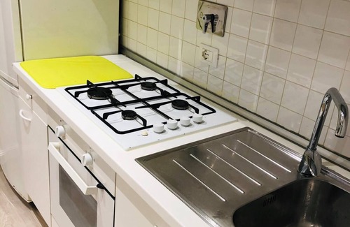 Universita Apartment | "appartamento Metro Bologna: Il Tuo Rifugio Urbano a Roma"