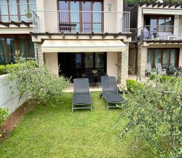 Pulciano Apartment | Appartamento Oliva mit Seeblick