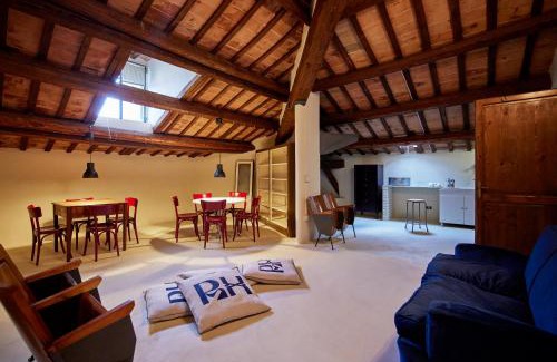 Pergola Apartment | Appartamento Rebel House