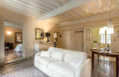 Lucca Historical Center Apartment | Appartamento Stellario
