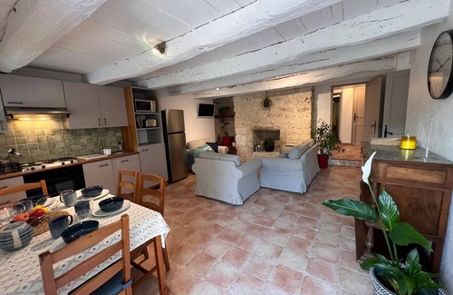 Valprionde Apartment | Appartement Dans Maison Pierre Blanche du Quercy Avec Accès Privé à la Piscine