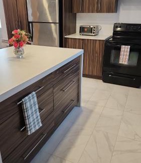 Sainte-Anne-de-Sabrevois Apartment | Appartement Moderne et Équipé