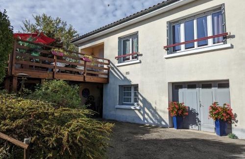 Barbezieux-Saint-Hilaire Apartment | Appartement cosy avec terrasse et jardin privatif, à 5 min du centre-ville de Barbezieux. - FR-1-653-196
