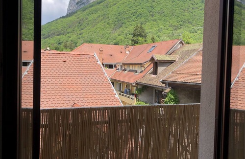 Menthon-Saint-Bernard Apartment | Appartement Proche du lac Dannecy