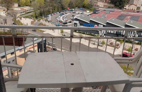 Annonay Apartment | Appartement 4 chambres, 5 lits et un canapé convertible