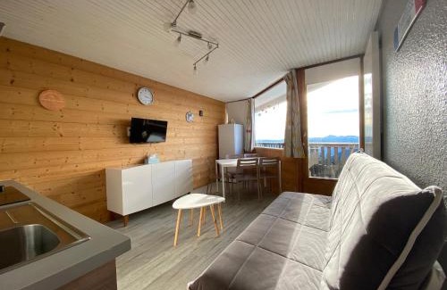 Chamrousse Apartment | Appartement 5 Personnes au pied des pistes - WIFI -