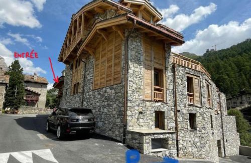 Le Fornet Apartment | Appartement 6 pers. avec terrasse près des pistes, cheminée et parking, Val d'Isère - FR-1-567-111