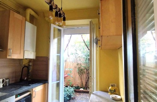 Puteaux Apartment | Appartement Ancien Avec Jardin au Calme. Charme Xxl. Animaux, C'est oui !