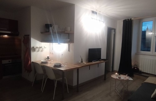 Sassenage Apartment | Appartement au Pied du Vercors, Dans un Centre Bourg Proche de Grenoble