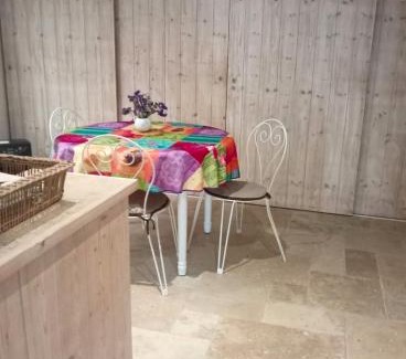 Quartier de l'Abbaye Apartment | Appartement au rez-de-chaussée