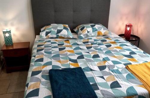 Ladern-sur-Lauquet Apartment | Appartement avec accès privé à la rivière