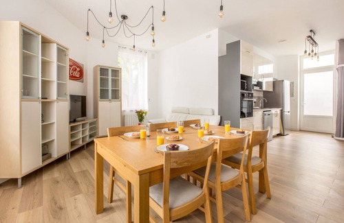 Mouvaux Apartment | Appartement Avec 3 Suites Parentales et Borne D'arcade!