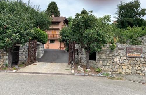 Voglans Apartment | appartement avec Jacuzzi hammam sauna privatisé au rez de chaussée ds maison à Voglans à 2 kilomètres du lac du bourget en Savoie entre Chambéry et Aix les Bains cure thermale