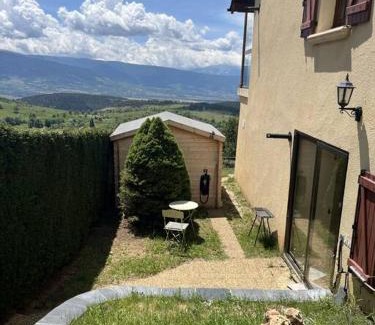Targassonne Apartment | Appartement avec vue, jacuzzi, jardin privatif