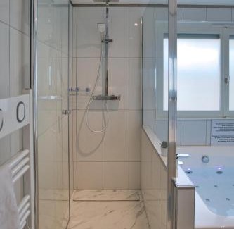 Cran-Gevrier Apartment | Appartement baignoire balnéo