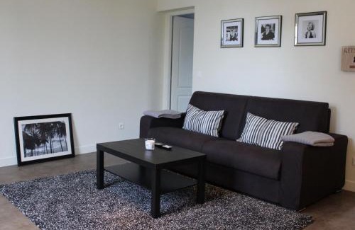 Val de Briey Apartment | Appartement Central à Briey : 2 Ch, Cuisine équipée, Proche Commerces et Activités - FR-1-584-105