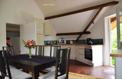 Orgnac-sur-Vezere Apartment | Appartement charmant Orgnac-sur-Vézère avec jardin et parking