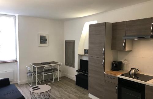 Barjac Apartment | Appartement climatisé Barjac centre ville