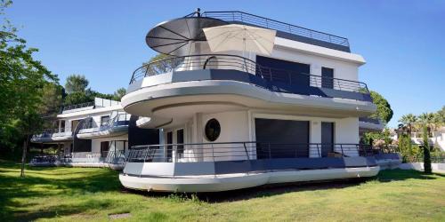Valescure Apartment | Appartement Complet 2 à 4 personnes au coeur des Golfs