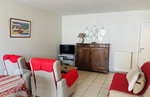 Cambo-les-Bains Apartment | Appartement Confortable avec Parc, Piscine, et Parking à Cambo-les-Bains - FR-1-495-9