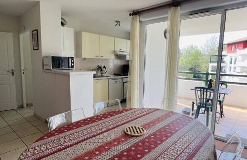 Cambo-les-Bains Apartment | Appartement Confortable avec Parc, Piscine, et Parking à Cambo-les-Bains - FR-1-495-9