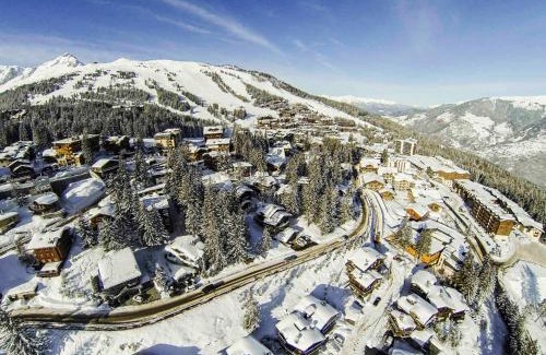 Courchevel Apartment | Appartement Contemporain avec Sauna, Cheminée et Parking au Centre de Courchevel 1850 - FR-1-564-35