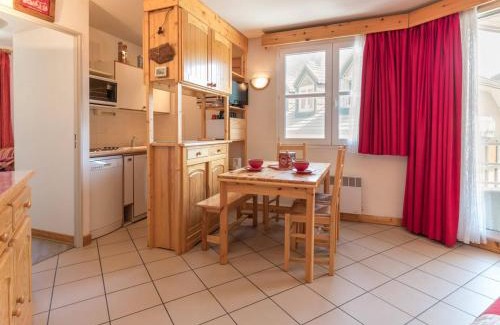 Briancon Apartment | Appartement cosy avec balcon, parking privé et à 400m des télécabines – Centre-ville Briançon - FR-1-330C-19