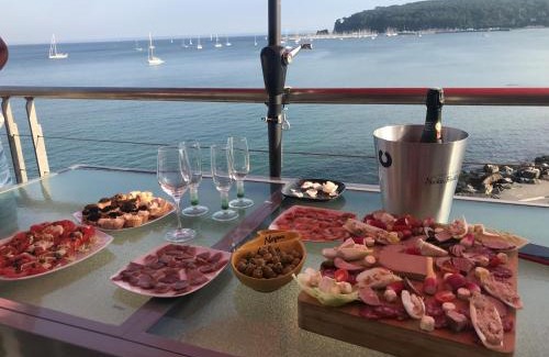Saint-Mathieu Apartment | Appartement cosy les pieds dans l’eau, vue mer exceptionnelle