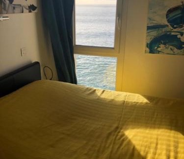Saint-Mathieu Apartment | Appartement cosy les pieds dans l’eau, vue mer exceptionnelle